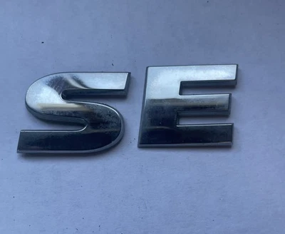 2009-2014 Volkswagen Routan «SE» эмблема логотип значок символ задней двери хром - Изображение 1 из 2