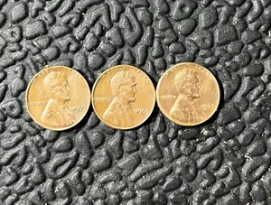 1965 Lincoln Penny No MM,  Error "L",  "WE TRUST" on rim .Total of 3 - Picture 1 of 2