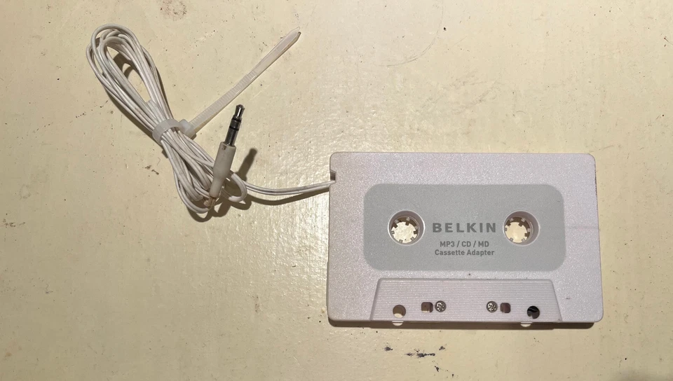 Adaptador de casete móvil Belkin para automóvil para reproductor de MP3, teléfono celular, reproductor de CD Foto 1 de 1