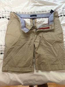 Tommy Hilfiger khakifarbene Herrenshorts 9 Zoll Schrittlänge - Bild 1 von 6