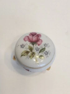 Caja BARATIJA ~ Rosas Pintadas a Mano De Colección Porcelana y Caja Cubierta de Oro de 3 Pies - Imagen 1 de 11