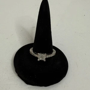 Women's engagement ring with CZ stones - Picture 1 of 6
