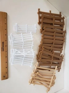 22 Stück Spielzeug Pferd Zaun Stücke Zaun Corral Zubehör Bauernhof weiß braun EUC - Bild 1 von 10