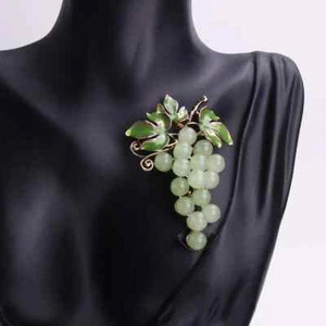 Luxury Glass Grape Brooch Pin Fruit Collar Badge Chic Plant Corsage for Women - Foto 1 di 5