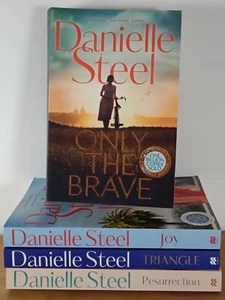 4 x Danielle Steel Large Paperbacks 2024 Pubs. Read Once Bundle Lot EXC - Picture 1 of 12
