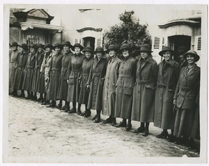 W.A.A.C. IN FORMATION WAITING TO SEE THE QUEEN. WWI. (8x10 reprint) - Picture 1 of 1