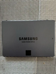 Samsung 870 QVO 1To 2,5" SATA III SSD Interne (MZ-77Q1T0BW) - Foto 1 di 2