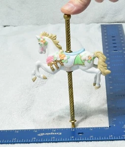 Carrusel caballo porcelana latón poste, sin base - Imagen 1 de 8