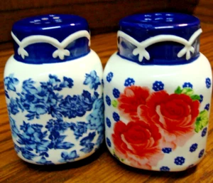 Pioneer Woman Frontier Rose 3.3"Salt & Pepper 2pc Blue/ Red/ White Floral O11 - Picture 1 of 7
