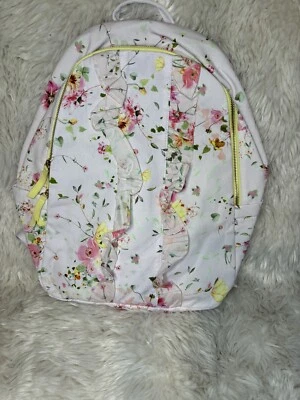 Mochila Grande Pottery Barn Monique Lhuillier Jolie Volantes Monograma “Maddie” Foto 1 de 4