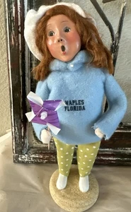 Byers Choice Mädchen Strand blau Sweatshirt Naples Florida Pinwheel signiert 9 Zoll - Bild 1 von 6