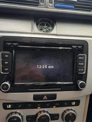 ✅2013-2018 Volkswagen CC OEM Rádio Estéreo Unidade Principal AM FM Leitor de CD - Imagem 1 de 4