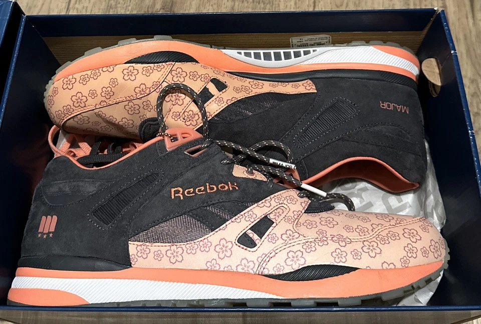 RARO Ventilador Major DC x Reebok Flor de Cerezo Edición Especial Talla 12 Foto 1 de 4