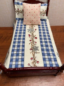 Miniature Dollhouse twin Bedspread blanket 2 Pillow 1:12scale winter berry snowf - Picture 1 of 7