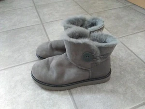 Ugg Mini BAILEY Button II Metallic 1019031 W/GYS Gr. 40 Grau - Bild 1 von 4