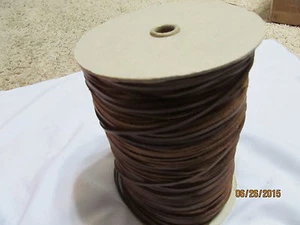 Bobina 400 yd 1/8" BORDO GREZZO PELLE bordo scamosciato monofaccia cucito marrone - Foto 1 di 1