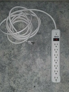Protector contra sobretensiones TRIPP-LITE 12' 7 salidas 1080 J 120 V 15 A TLP712 - Imagen 1 de 2