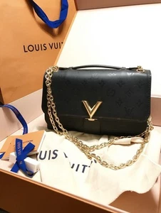 Louis Vuitton Very Nora clutch, original box, dust bag, Excellent condition - Picture 1 of 9