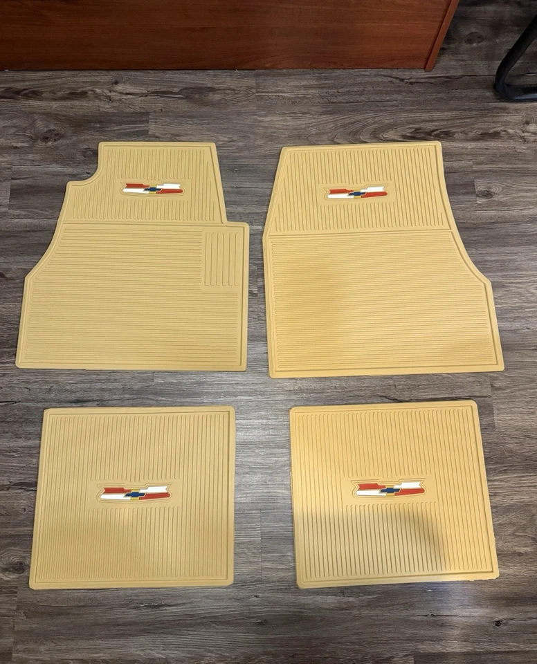 Alfombrillas de goma doradas estilo original Chevy Bel Air Impala Biscayne 1953-1964 Foto 1 de 2