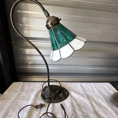 鹅颈蒂芙尼风格彩色玻璃花卉灯水带百合垫底座 — 第 1/4 张图片