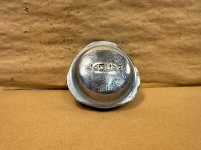 Tapa de derribo de rueda cromada derecha OEM PN A13 Jaguar XK XJ XKE OEM Foto 1 de 4