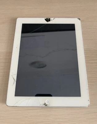 Grey Apple iPad 2nd Gen 2011 16GB Wi-Fi iOS Tablet Cracked Screen (Not Working) - Image 1 of 4