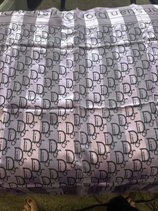 37”x38” Woman’s Scarf Purple And Black - Imagen 1 de 3