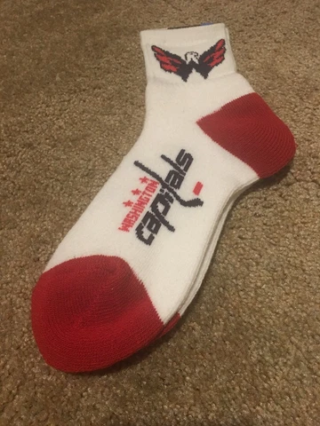 Washington Capitals STANLEY CUP CHAMPS Men's White Ankle Socks, Large (10/13) Cover
