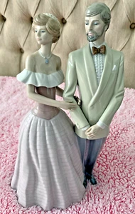 VINTAGE LLADRO 5540 ROMANTIC COUPLE " AN EVENING STROLL " RETIRED - Picture 1 of 7