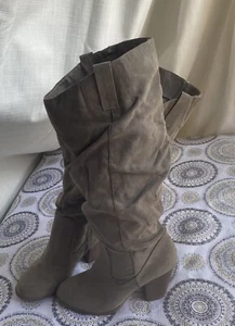 Slouch Kniehohe Stiefel Taupe Wildlederimitat Größe US 6M - Bild 1 von 13