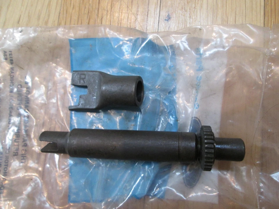 NOS 1985- 1994 FORD TEMPO BRAKE ADJUSTING SCREW KIT F23Z-2041-B - Image 1 of 1