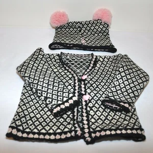 Suéter de bebé tejido artesanal y sombrero a juego con pompones negro y rosa 18-24 meses - Imagen 1 de 6