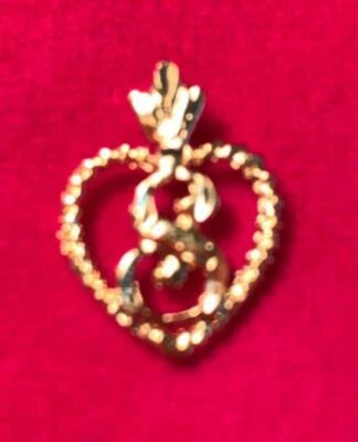14KT GOLD PLATED LETTER S INITIAL HEART CHARM PENDANT USA SELLER - Image 1 of 2