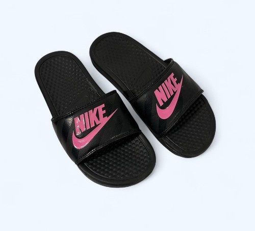 Nike Benassi JDI taglia 7 sandali slide donna nero rosa swoosh 343881 061