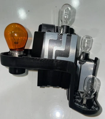 Enchufe bombilla trasera derecha BMW - 63-21-7-174-408 - para BMW 335i, 328i, 328xi y más Foto 1 de 4