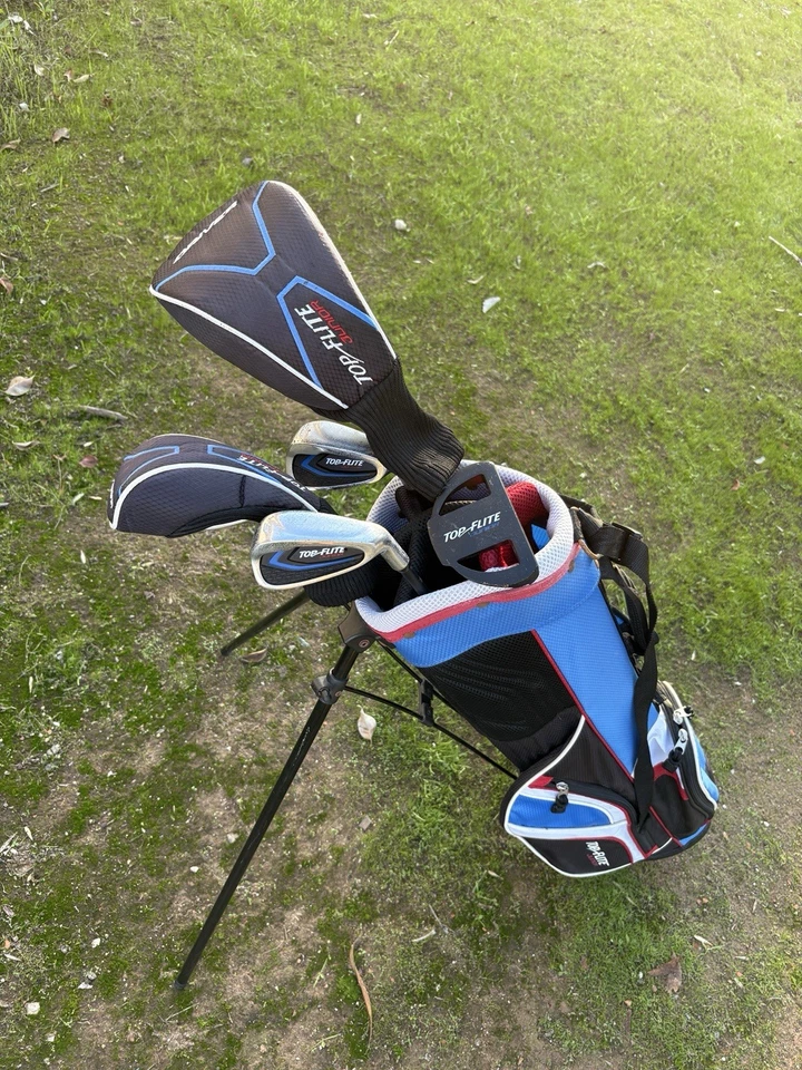 Juego de 6 palos de golf Top Flite azul para niños. Driver, híbrido, 7,9, SW, putter + bolsa derecha Foto 1 de 4