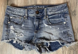 AMERICAN EAGLE WOMENS SUPER STRETCH DISTRESSED BLUE JEAN CUT OFFS SHORTS SZ 4 - Picture 1 of 5