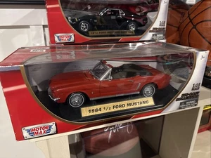 Motor Max 1964 1/18 Ford Mustang Convertible 1:18 Scale Diecast Model Car Red - Picture 1 of 1
