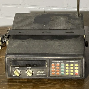 Realistic 20 Channel Pro-2020 Programmable Scanner - Picture 1 of 18