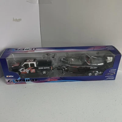 1:43 - Par de botes y camiones Nitro (#20 Home Depot Action Tony Stewart NASCAR Foto 1 de 4