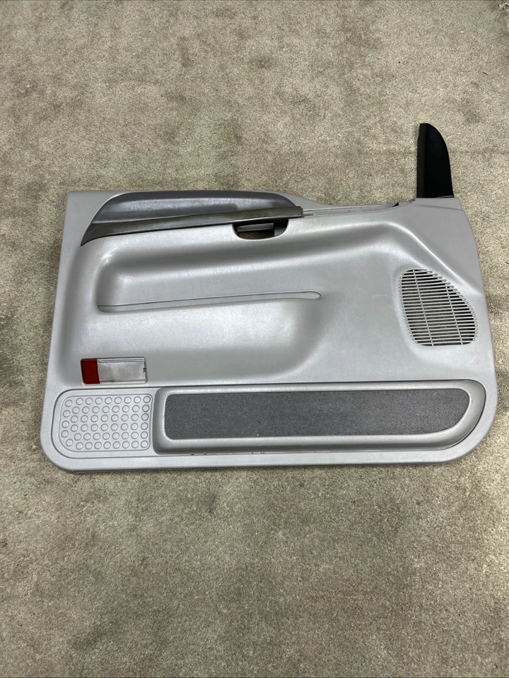 Panel de puerta lateral del conductor gris Ford F-250 1999-2007 regular o extendido Super Duty OEM Foto 1 de 4