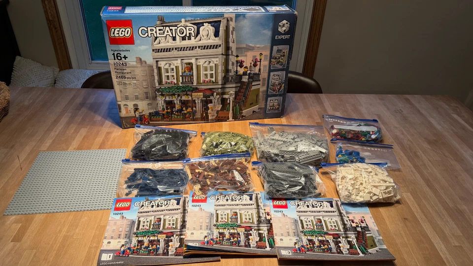 乐高创造者专家:巴黎餐厅 (10243)-(99.9% 完整 - 阅读说明) — 第 1/1 张图片