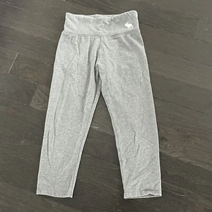 Abercrombie kids cropped leggings size 9/10 gray - Picture 1 of 4