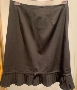 LARRY LEVINE SIZE 6 Black Polyester/Rayon Pleated Hem Trim Front Bow Knee Length - Picture 1 of 8