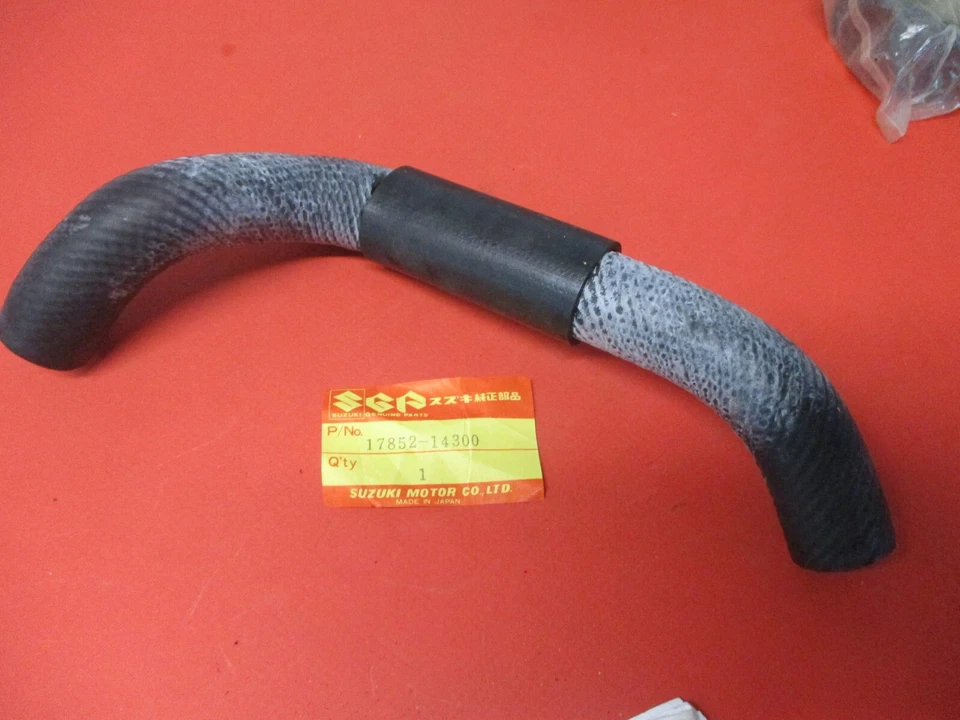 NUEVO ORIGINAL OEM SUZUKI 1982 1983 1984 RM250 MANGUERA RADIADOR 17852-14300 Foto 1 de 1