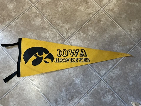 IOWA HAWKEYES NCAA VINTAGE PENNANT 80s-90s Era Black And Yellow Hawkeye Logo Cover