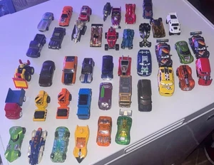 lot of 40 matchbox, hotwheels, mattel, disney cars, trucks, sports cars - Picture 1 of 11