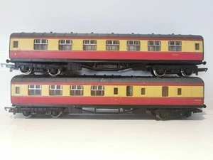 Hornby OO Gauge 2 x Blood & Custard Coaches - Picture 1 of 5