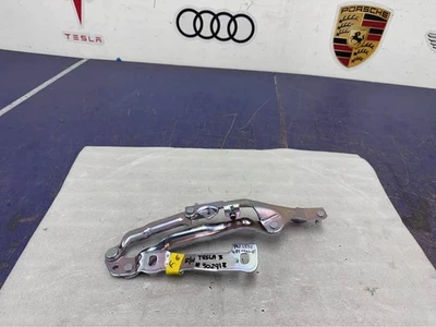 Tesla 3 Rear Trunk Hinge RH NEW - 1551481-CN-F .302918 - Image 1 of 4