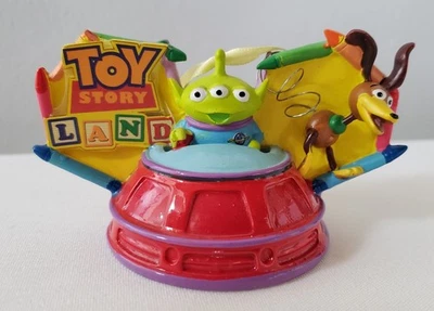 Disney Parks Toy Story Land Slinky perro y alienígena oreja sombrero adorno de Navidad Foto 1 de 4